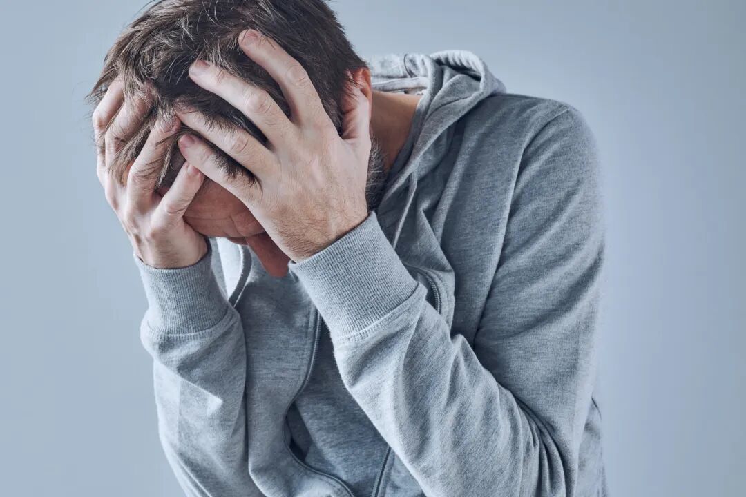 一上班就头痛，是怎么回事？出现这些情况，千万别硬扛