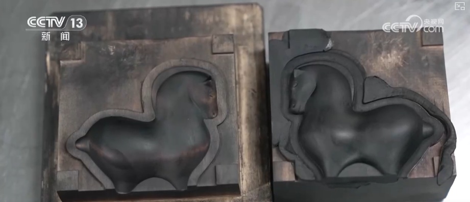 “新意+暖意”催热“年经济”新热力 “新花样”频出点燃消费“热引擎”