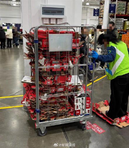 车厘子价格大跳水！5斤装4J车厘子已降至187.8元，山姆车厘子空盒堆积如山