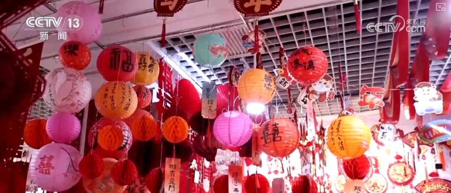 “新意+暖意”催热“年经济”新热力 “新花样”频出点燃消费“热引擎”