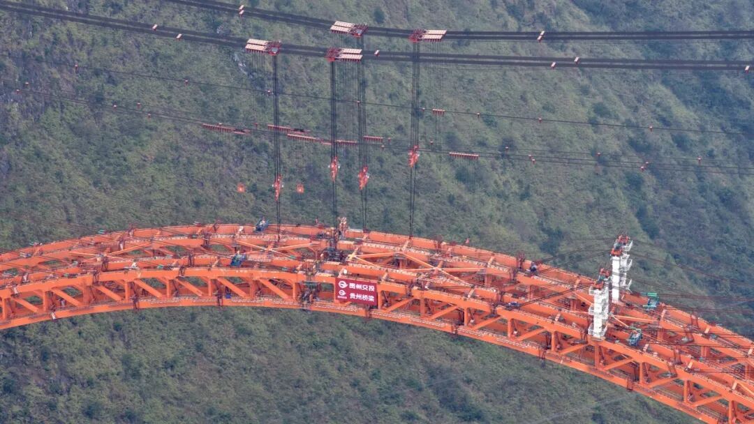 云端“牵手”！贵州又一特大桥顺利合龙