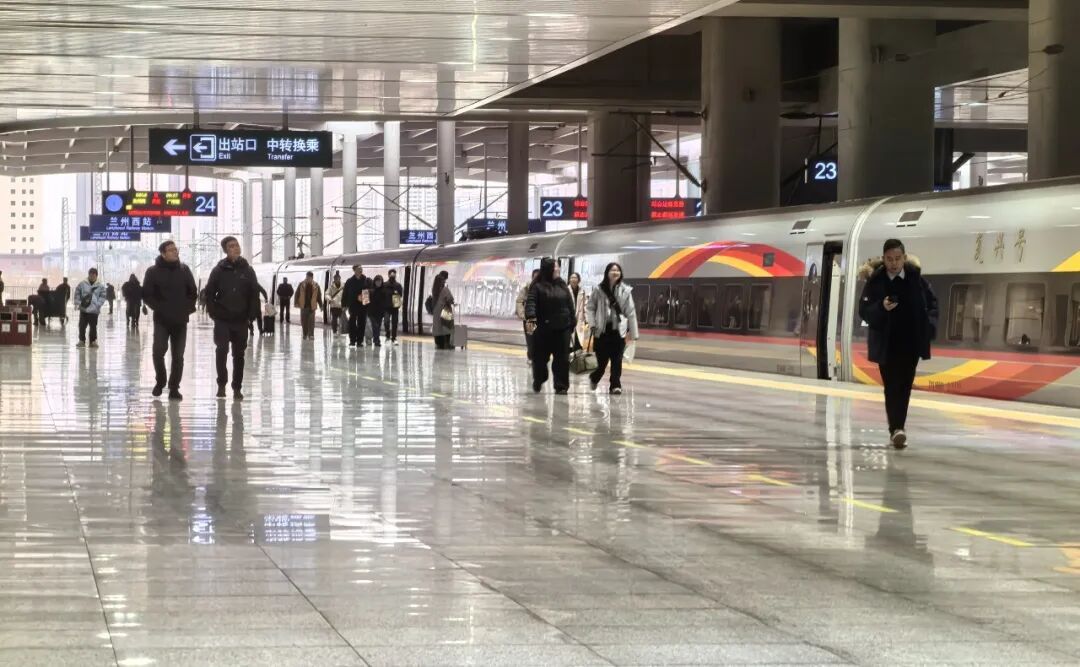 兰州铁路局圆满完成元旦假期运输任务