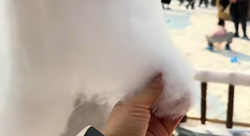 网友称浙江金华一“雪乡”景点用棉花、白沙装饰，景区：票价几十元，有布景和造雪区