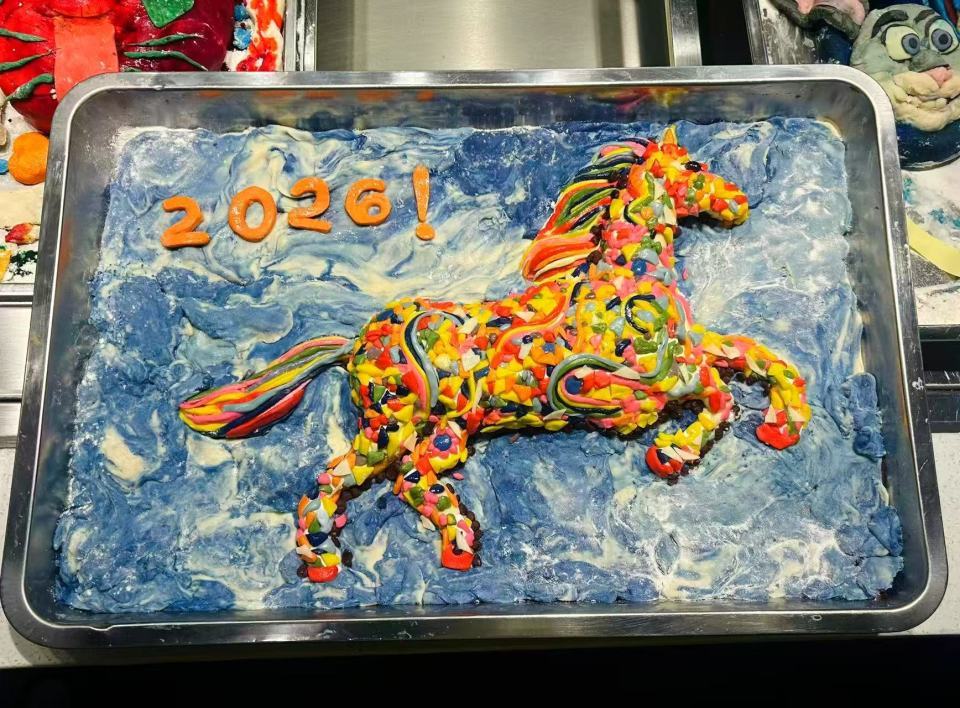 川美包饺子大赛卷成艺术展，“我爱吃抄手”小组获奖，当事人：这属于川渝人的“抽象”