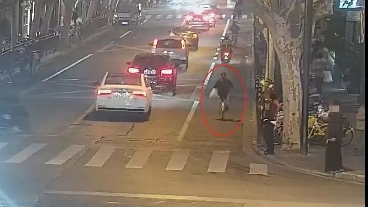 大学生“天塌了”！存满复习资料的平板掉了…结局很暖心！