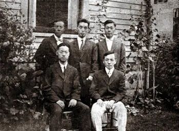 这位中国科学家的口袋中，为啥长期装着一张小卡片？