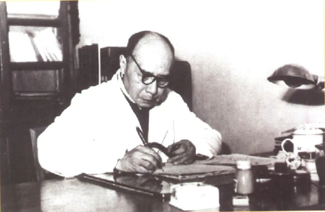 这位中国科学家的口袋中，为啥长期装着一张小卡片？