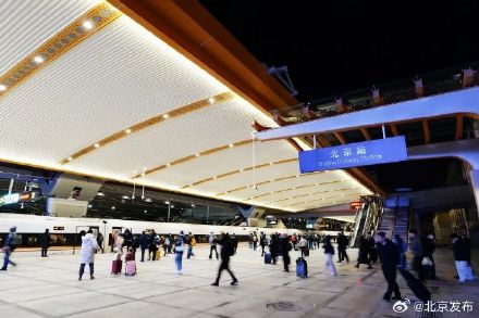 更好看、更“聪明”！北京站站台变样了→