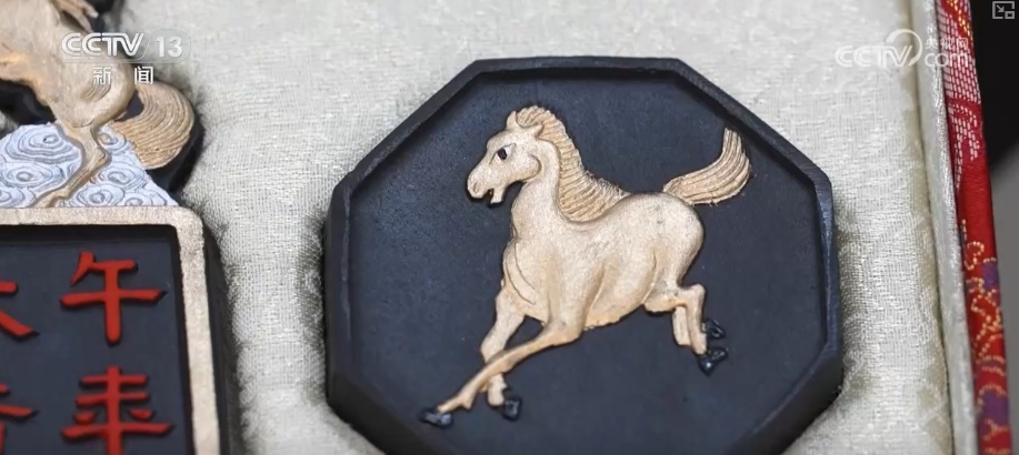 “新意+暖意”催热“年经济”新热力 “新花样”频出点燃消费“热引擎”