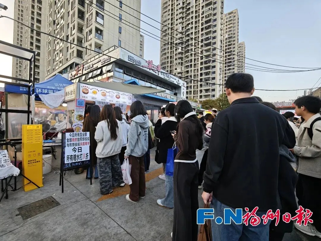 “这世界不能没有可爱又善良的大学生......” “这世界不能没有可爱又善良的大学生......”