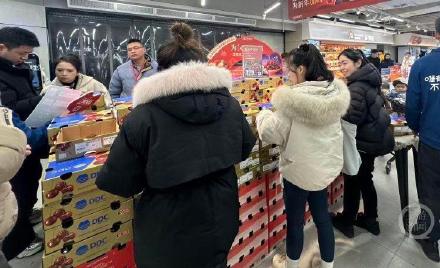 记者探访重庆车厘子市场:价格打对折,顾客多两成 记者探访重庆车厘子市场:价格打对折,顾客多两成