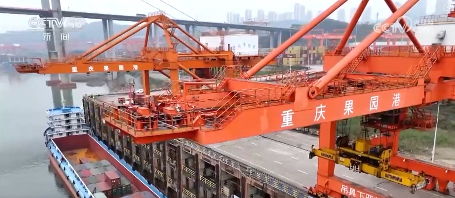 智慧畅行“水上高速公路”万吨货轮成“常客” 长江经济带枢纽经济活力澎湃 智慧畅行“水上高速公路”万吨货轮成“常客” 长江经济带枢纽经济活力澎湃