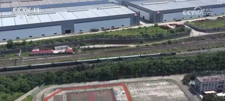 智慧畅行“水上高速公路”万吨货轮成“常客” 长江经济带枢纽经济活力澎湃 智慧畅行“水上高速公路”万吨货轮成“常客” 长江经济带枢纽经济活力澎湃