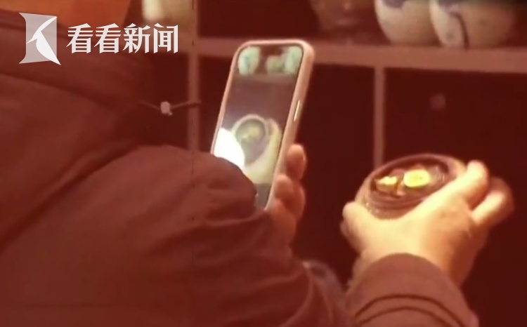 惊呆了!上海这户人家堪比“故宫”!上亿的鸡缸杯就有20个... 惊呆了!上海这户人家堪比“故宫”!上亿的鸡缸杯就有20个...