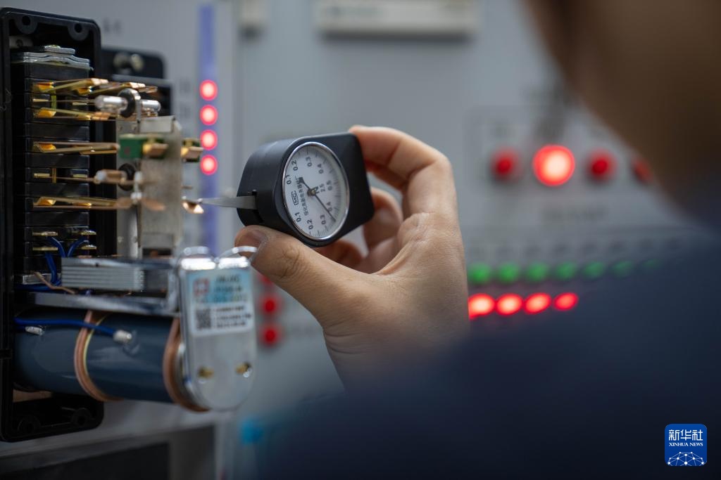 守护高原铁路的“神经元”