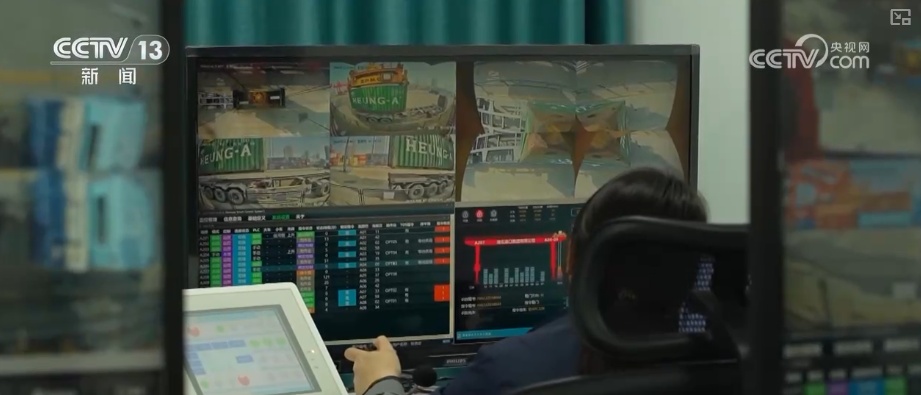 智慧畅行“水上高速公路”万吨货轮成“常客” 长江经济带枢纽经济活力澎湃 智慧畅行“水上高速公路”万吨货轮成“常客” 长江经济带枢纽经济活力澎湃