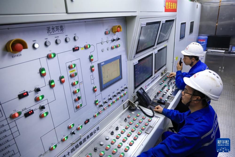 “深江1号”盾构机掘进突破4000米 “深江1号”盾构机掘进突破4000米