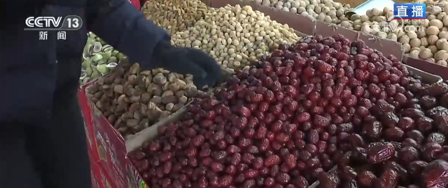 “菜篮子”“果盘子”量足价稳物丰 吃出人气“挤”出财气添彩火热“年经济” “菜篮子”“果盘子”量足价稳物丰 吃出人气“挤”出财气添彩火热“年经济”