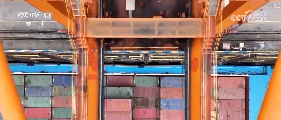 智慧畅行“水上高速公路”万吨货轮成“常客” 长江经济带枢纽经济活力澎湃 智慧畅行“水上高速公路”万吨货轮成“常客” 长江经济带枢纽经济活力澎湃