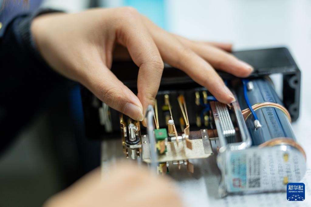 守护高原铁路的“神经元”