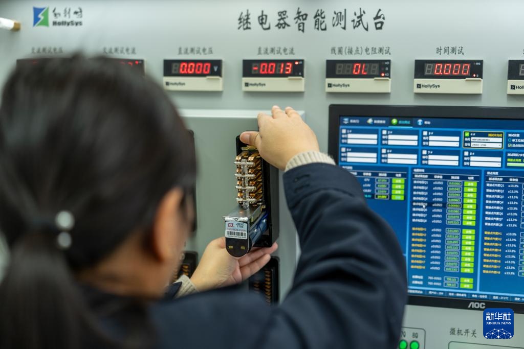 守护高原铁路的“神经元”