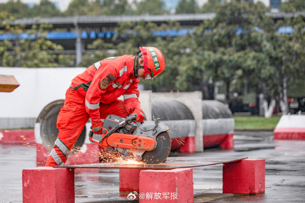 直击武警官兵练兵现场