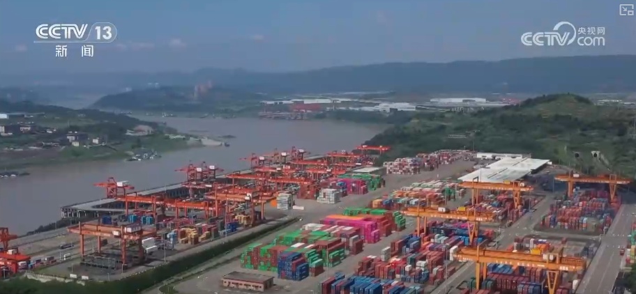 智慧畅行“水上高速公路”万吨货轮成“常客” 长江经济带枢纽经济活力澎湃 智慧畅行“水上高速公路”万吨货轮成“常客” 长江经济带枢纽经济活力澎湃