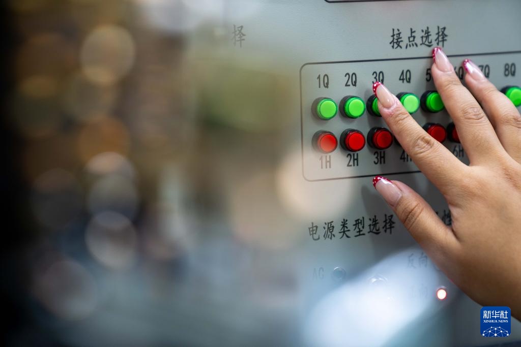 守护高原铁路的“神经元”