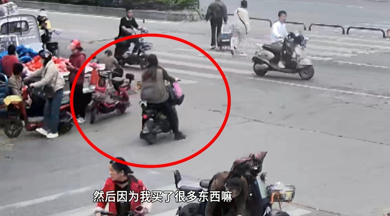 女子遗失价值近20万玉器:“找不到就要在派出所过年了” 女子遗失价值近20万玉器:“找不到就要在派出所过年了”