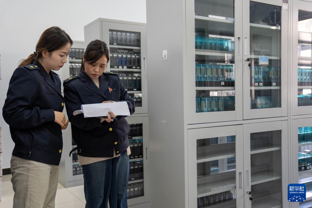 守护高原铁路的“神经元”