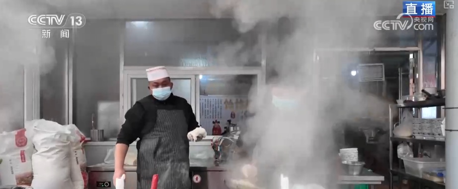 “菜篮子”“果盘子”量足价稳物丰 吃出人气“挤”出财气添彩火热“年经济” “菜篮子”“果盘子”量足价稳物丰 吃出人气“挤”出财气添彩火热“年经济”