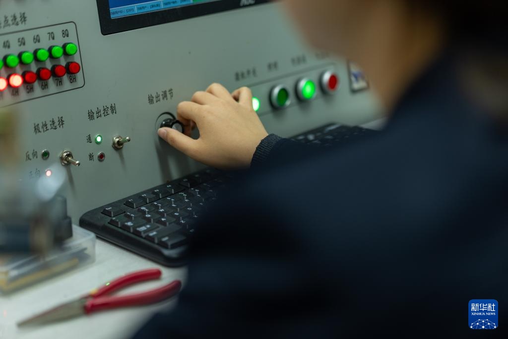 守护高原铁路的“神经元”