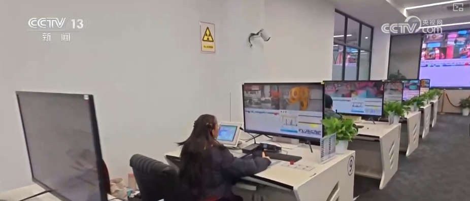 智慧畅行“水上高速公路”万吨货轮成“常客” 长江经济带枢纽经济活力澎湃 智慧畅行“水上高速公路”万吨货轮成“常客” 长江经济带枢纽经济活力澎湃