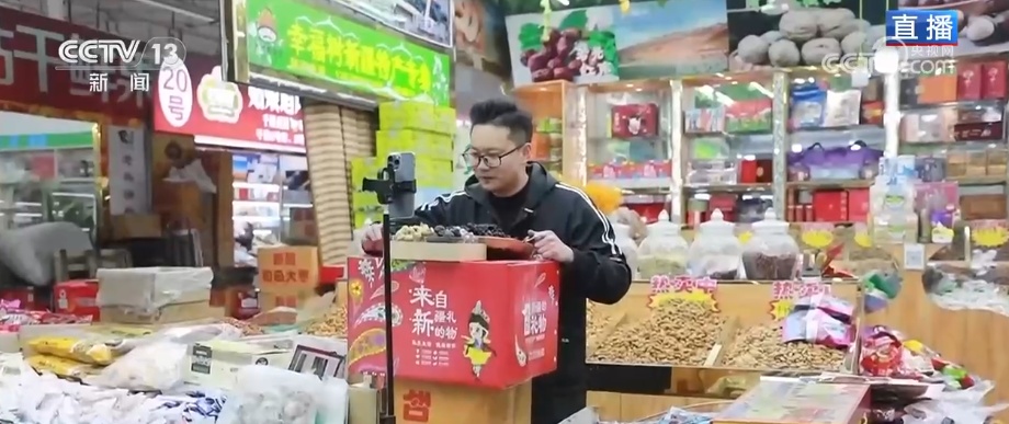 “菜篮子”“果盘子”量足价稳物丰 吃出人气“挤”出财气添彩火热“年经济” “菜篮子”“果盘子”量足价稳物丰 吃出人气“挤”出财气添彩火热“年经济”