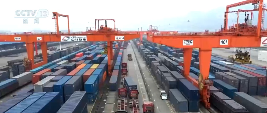 智慧畅行“水上高速公路”万吨货轮成“常客” 长江经济带枢纽经济活力澎湃 智慧畅行“水上高速公路”万吨货轮成“常客” 长江经济带枢纽经济活力澎湃