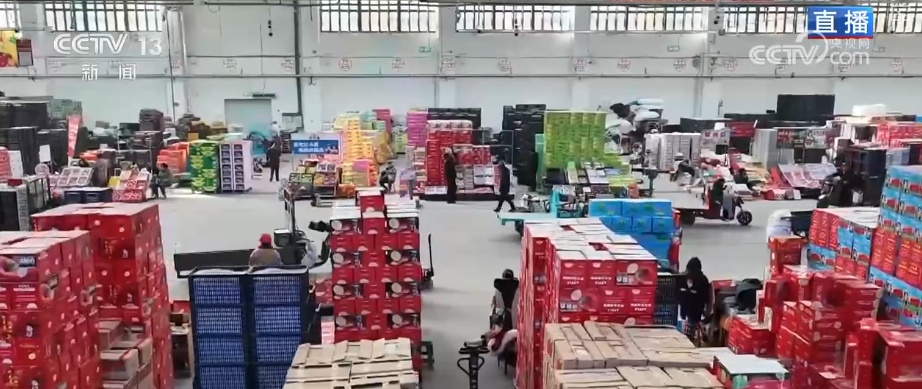 “菜篮子”“果盘子”量足价稳物丰 吃出人气“挤”出财气添彩火热“年经济” “菜篮子”“果盘子”量足价稳物丰 吃出人气“挤”出财气添彩火热“年经济”