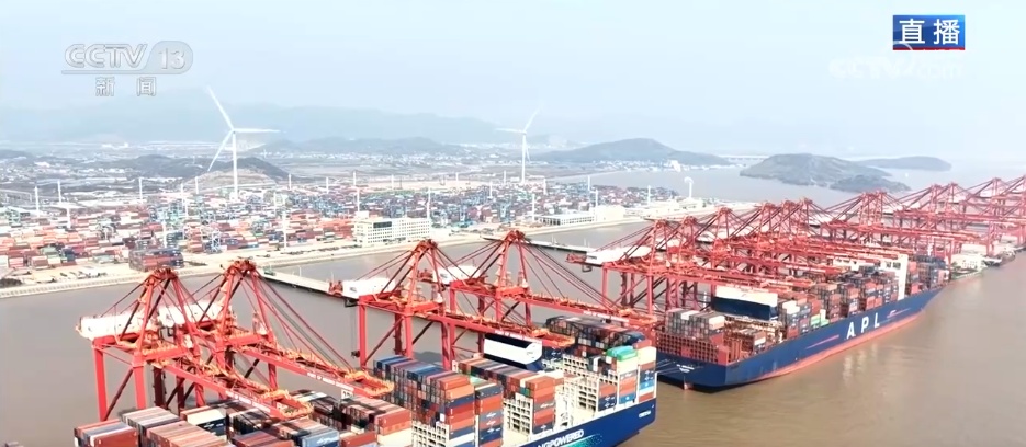 宁波舟山港年吞吐量破14亿吨 这里藏着哪些效率密码？