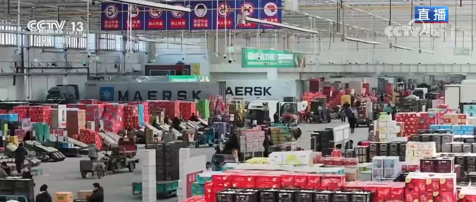 “菜篮子”“果盘子”量足价稳物丰 吃出人气“挤”出财气添彩火热“年经济” “菜篮子”“果盘子”量足价稳物丰 吃出人气“挤”出财气添彩火热“年经济”