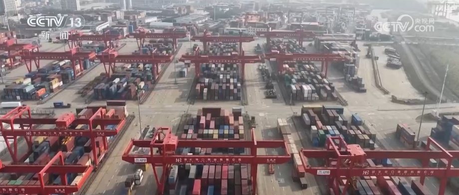 智慧畅行“水上高速公路”万吨货轮成“常客” 长江经济带枢纽经济活力澎湃 智慧畅行“水上高速公路”万吨货轮成“常客” 长江经济带枢纽经济活力澎湃