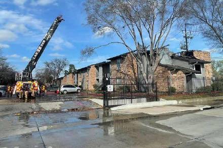 美国女子烧男友衣物致公寓失火坍塌