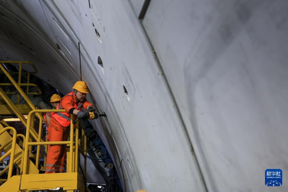 “深江1号”盾构机掘进突破4000米 “深江1号”盾构机掘进突破4000米