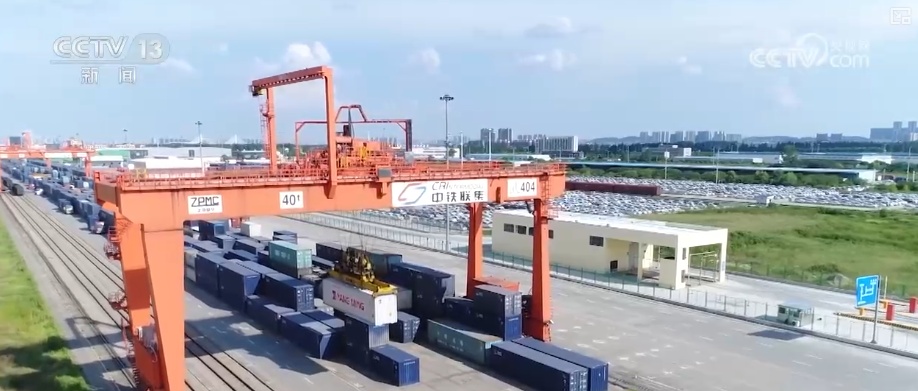 智慧畅行“水上高速公路”万吨货轮成“常客” 长江经济带枢纽经济活力澎湃 智慧畅行“水上高速公路”万吨货轮成“常客” 长江经济带枢纽经济活力澎湃