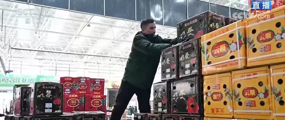 “菜篮子”“果盘子”量足价稳物丰 吃出人气“挤”出财气添彩火热“年经济” “菜篮子”“果盘子”量足价稳物丰 吃出人气“挤”出财气添彩火热“年经济”