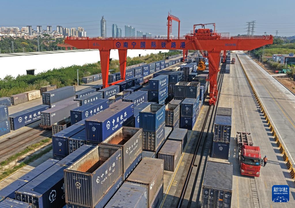 2025年西部陆海新通道集装箱货物年发运量首次突破百万标箱