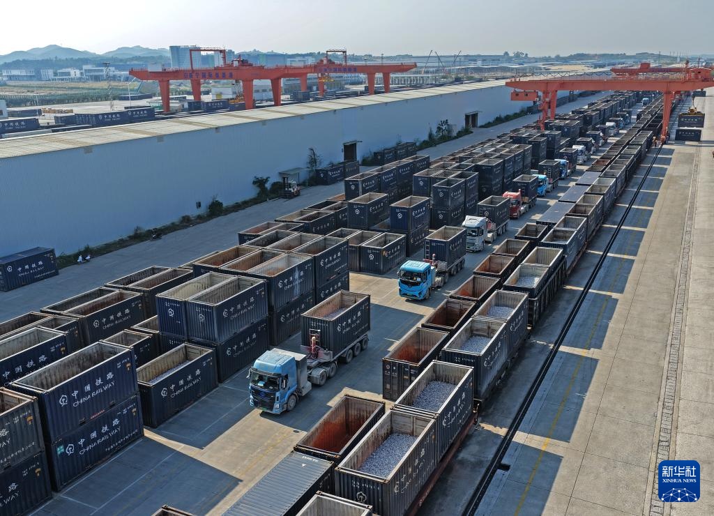 2025年西部陆海新通道集装箱货物年发运量首次突破百万标箱