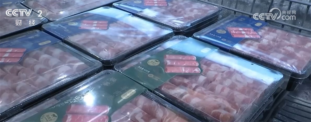 居民“菜篮子”持续上新供应足 新年消费市场红红火火“热气腾腾”