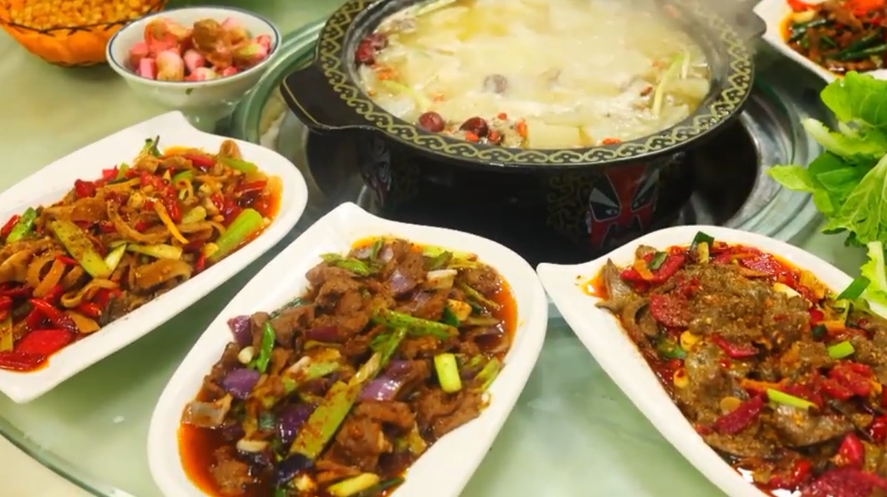 “三九”时节四川大竹羊肉汤锅暖意升腾