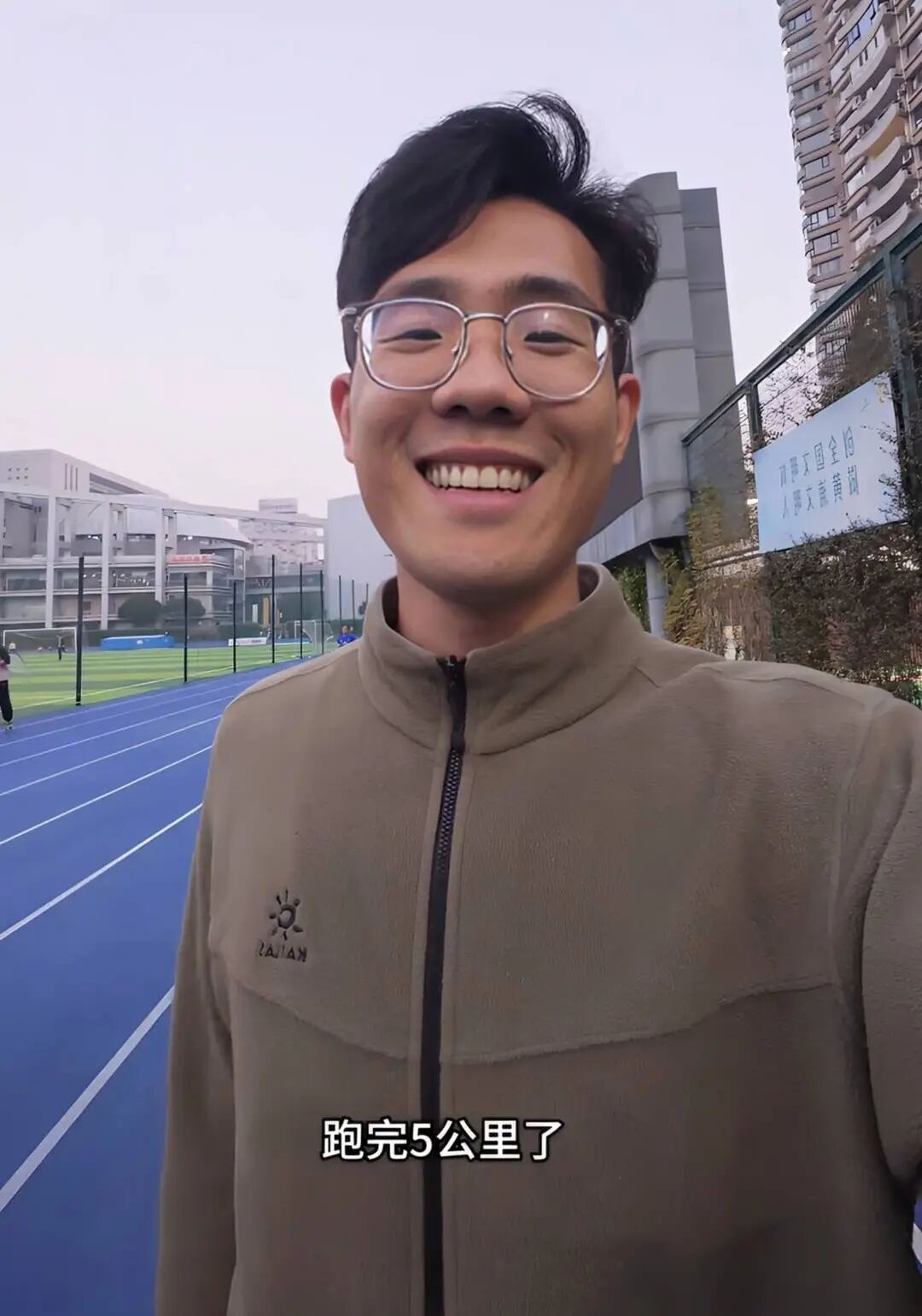 “小伙儿上门教成年人骑自行车”火了！两节课包会，累计已收入27万元