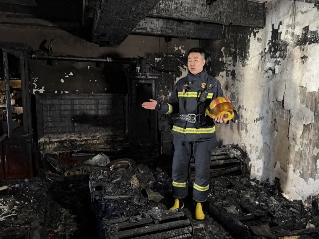 海淀一小区突发火灾3人获救，119指导自救者沉着避险