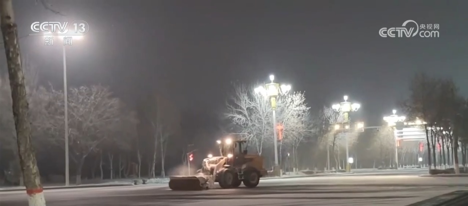 降雪降温天气影响北方多地 各部门积极应对保畅通保生产